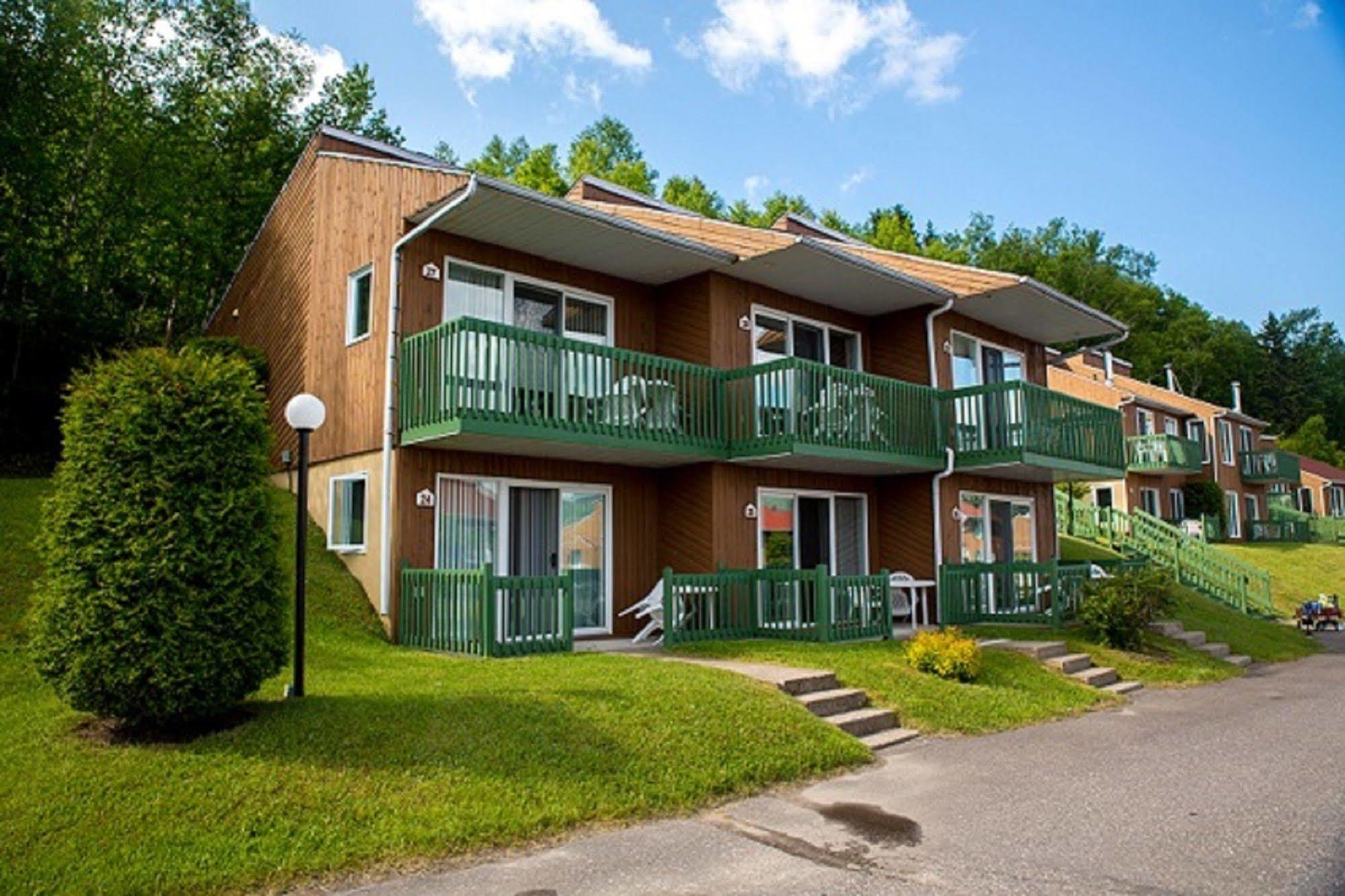 Chalets Condos Sur Le Fjord LʼAnse-Saint-Jean Zewnętrze zdjęcie